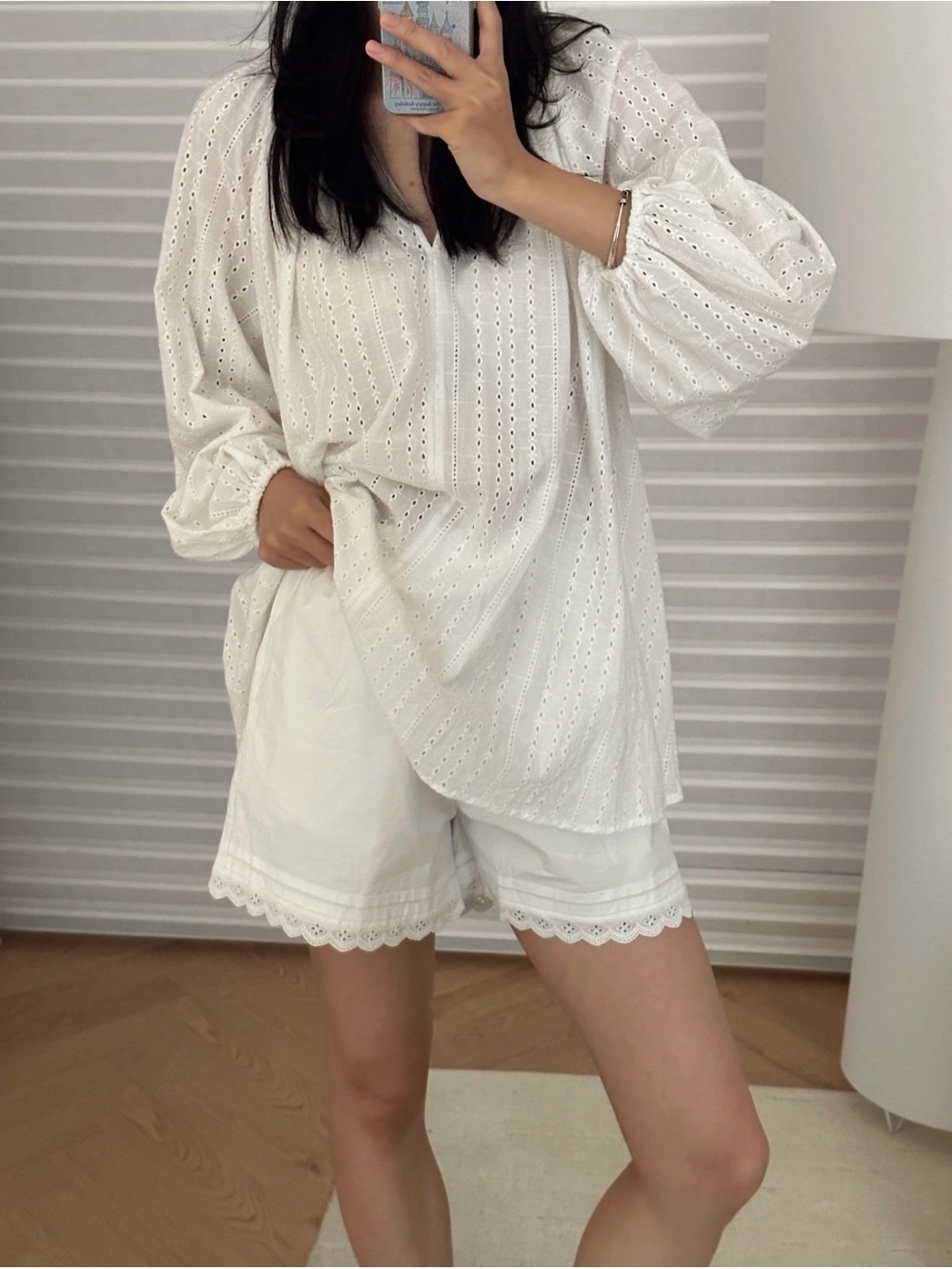 Korean Women’s White Lace-Trim Elastic Waist Shorts